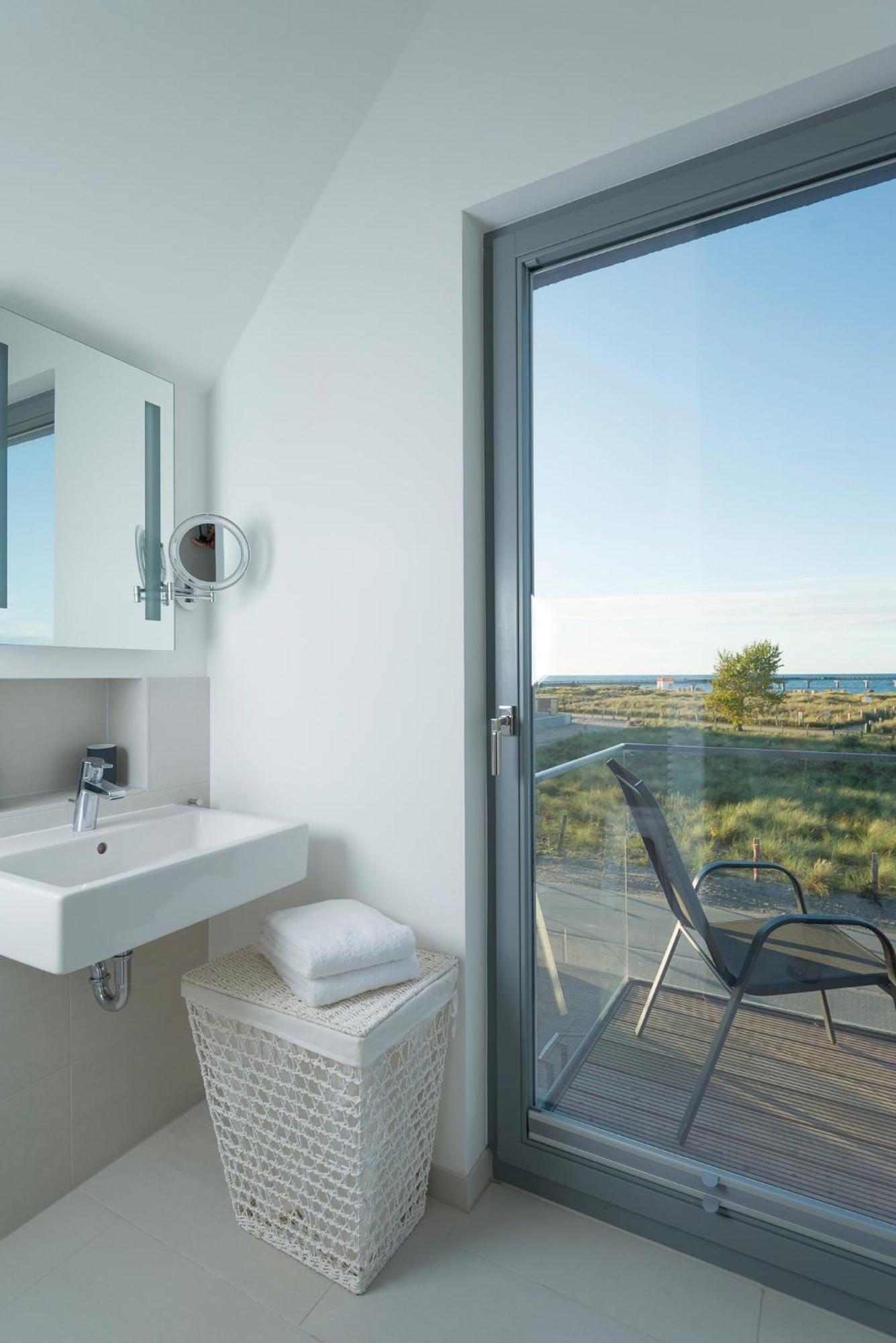Ostsee - Reetdachhaus Nr 36 Warder im Strand Resort Heiligenhafen Exterior foto