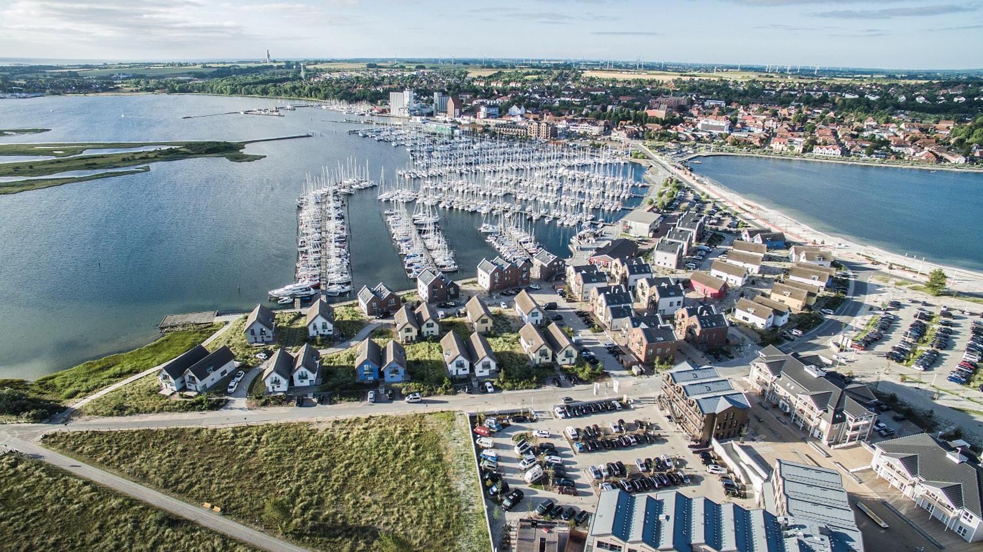 Ostsee - Reetdachhaus Nr 36 Warder im Strand Resort Heiligenhafen Exterior foto
